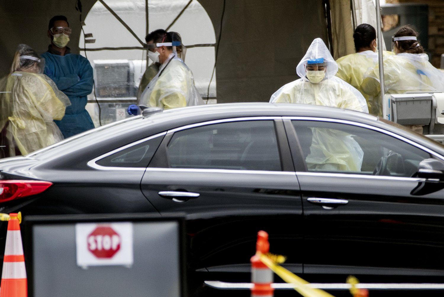 US-NEWS-RECORD-DAY-OF-CORONAVIRUS-DEATHS-LA.jpg